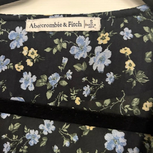 Abercrombie ruffle front cropped floral blouse size small - Picture 4 of 4